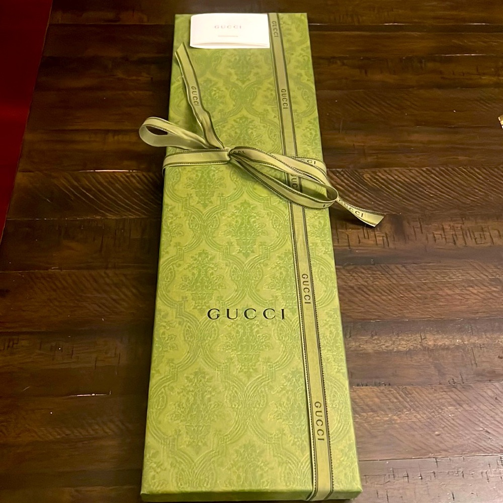 Gucci gift box w/ ribbon and paper